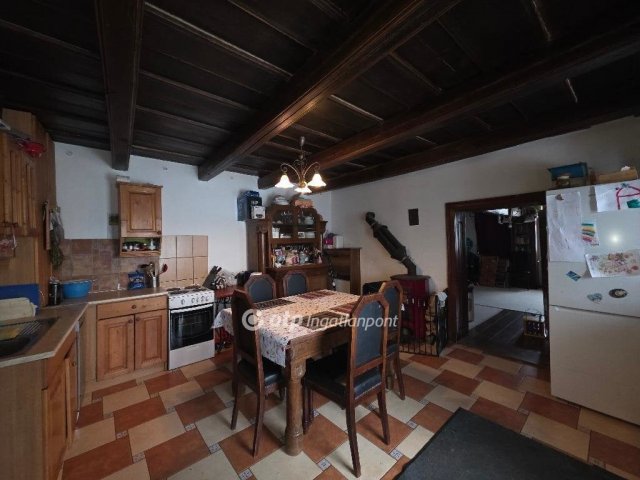 Eladó családi ház, Gannán 82.79 M Ft, 7 szobás
