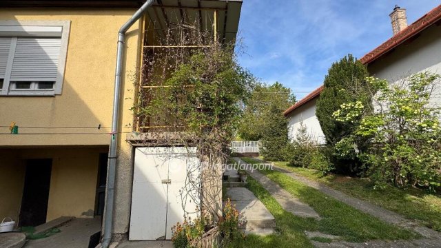 Eladó családi ház, Válon 59.9 M Ft, 4 szobás