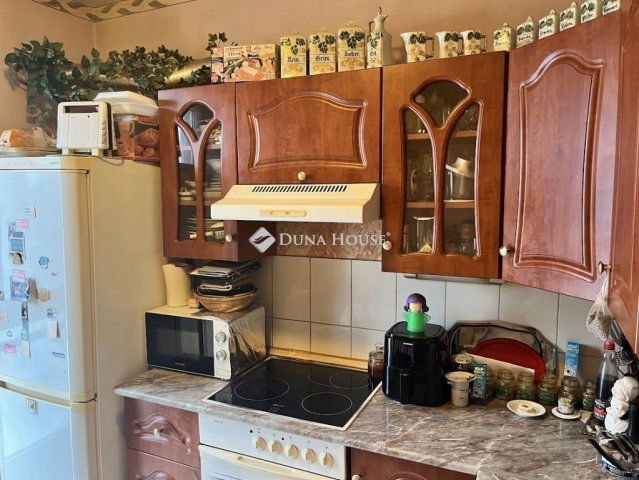 Eladó panellakás, Pécsett 43.9 M Ft, 2 szobás