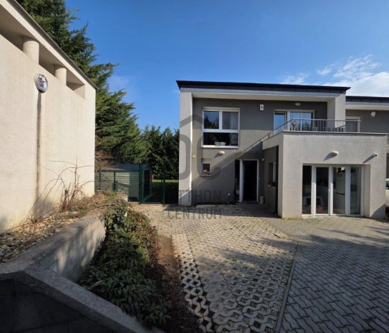 Kiadó ikerház, albérlet, Budapesten, III. kerületben, 5 szobás