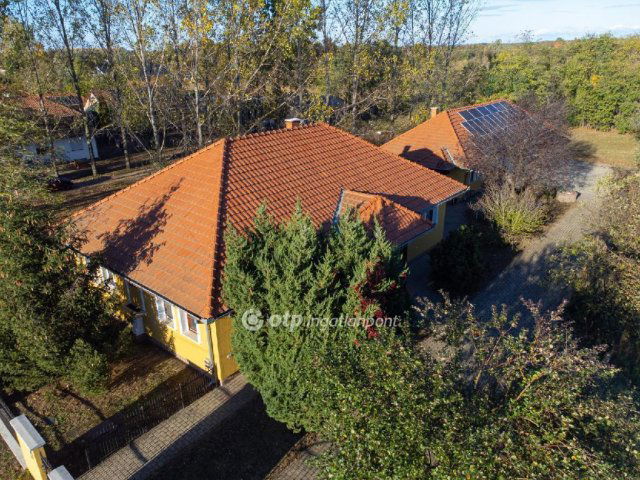 Eladó családi ház, Békéscsabán 119.9 M Ft, 6+1 szobás