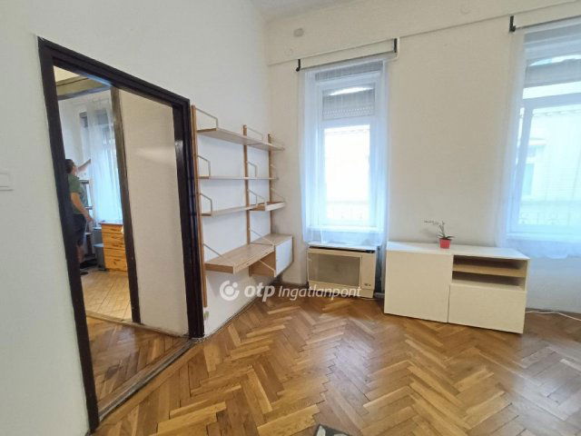 Eladó téglalakás, Budapesten, VI. kerületben 82.5 M Ft