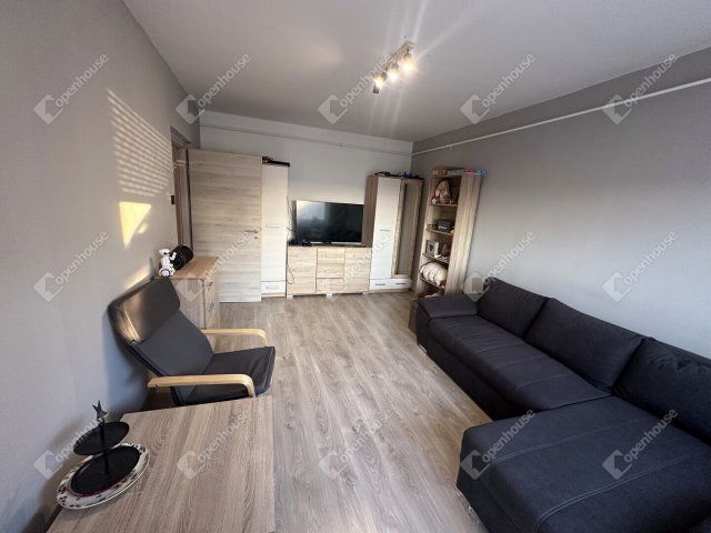 Eladó panellakás, Oroszlányban 33.5 M Ft, 2 szobás