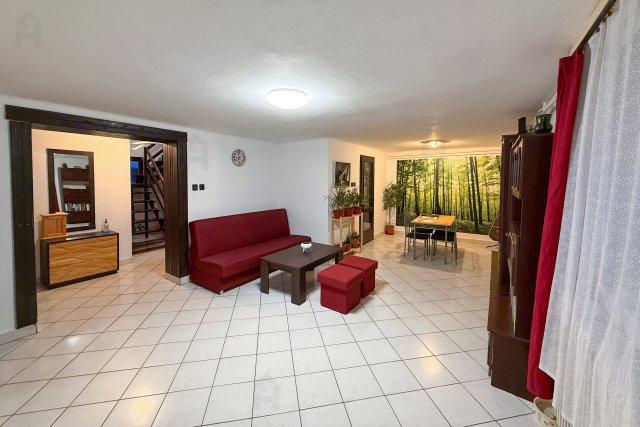 Eladó családi ház, Komáromban 62 M Ft, 4 szobás