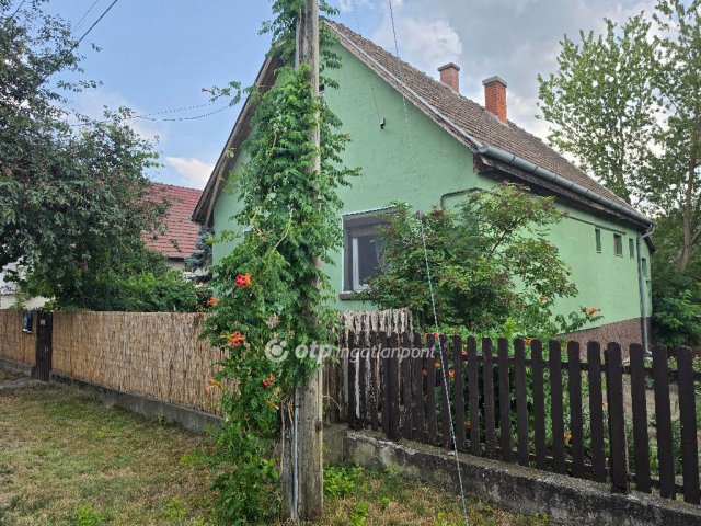 Eladó családi ház, Ladánybenén 42.2 M Ft, 2 szobás