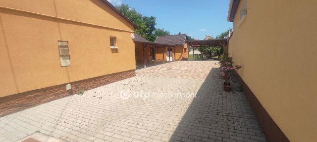 Eladó családi ház, Hajdúszoboszlón 74 M Ft, 4 szobás