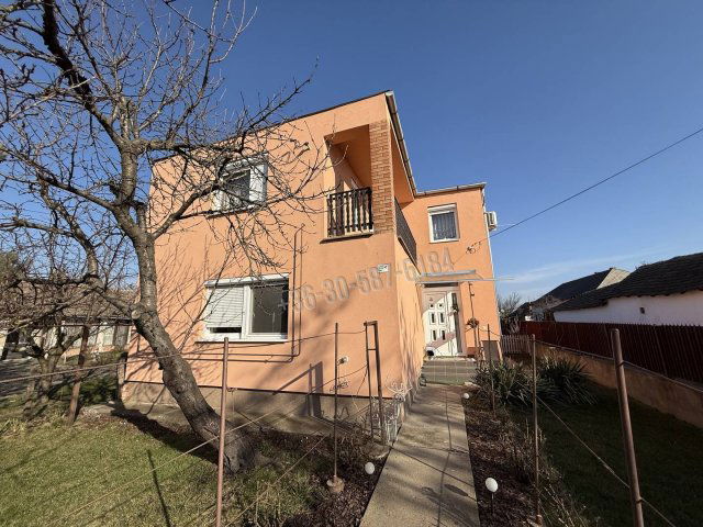 Eladó családi ház, Karcagon 59.9 M Ft, 4+1 szobás