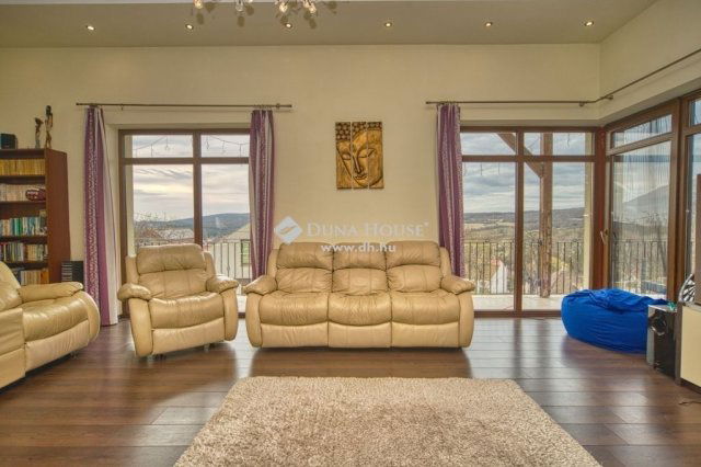 Eladó családi ház, Pilisszentkereszten 299 M Ft, 5 szobás