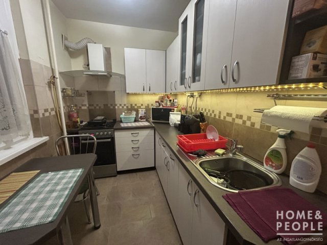 Eladó téglalakás, Szegeden 59.9 M Ft, 3 szobás