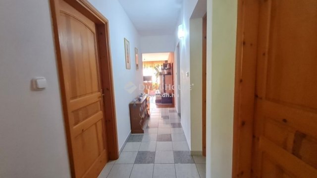 Eladó családi ház, Zalaegerszegen 149.9 M Ft, 5 szobás