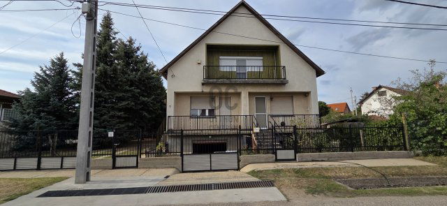 Eladó családi ház, Kistarcsán 115 M Ft, 4 szobás