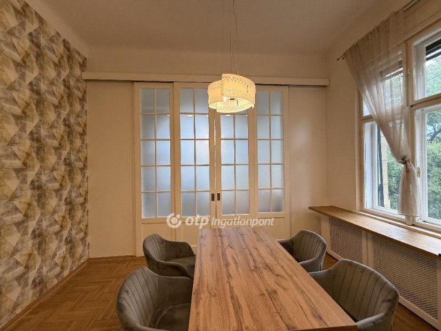 Eladó téglalakás, Budapesten, VI. kerületben 220 M Ft, 2 szobás