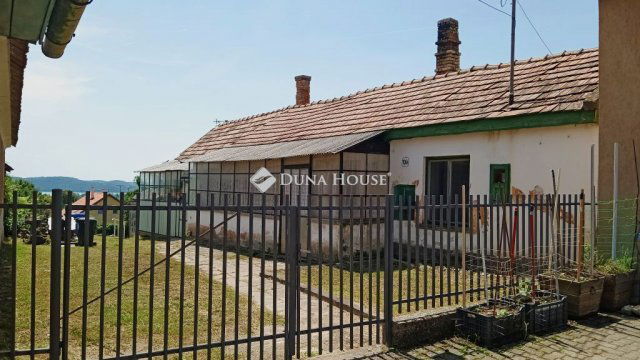 Eladó családi ház, Balatonfüreden 35 M Ft, 1+1 szobás