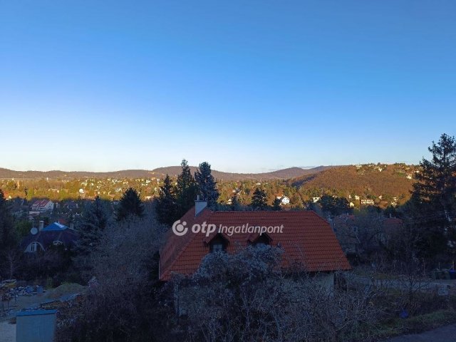 Eladó családi ház, Budapesten, II. kerületben 180 M Ft, 3 szobás