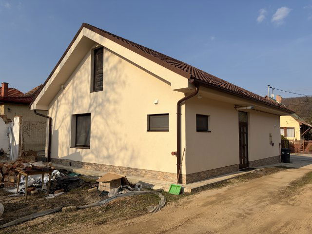 Eladó családi ház, Gödöllőn 125 M Ft, 2 szobás