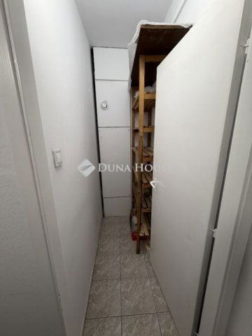 Eladó panellakás, Budapesten, III. kerületben 67.6 M Ft