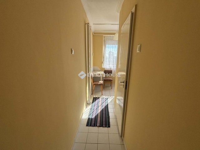 Eladó panellakás, Kecskeméten 36.5 M Ft, 1 szobás