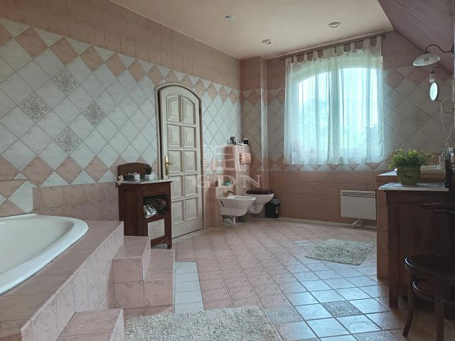 Eladó családi ház, Mogyoródon 178 M Ft, 5 szobás