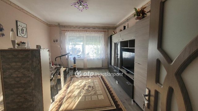 Eladó családi ház, Jászkisérén 19.9 M Ft, 2 szobás