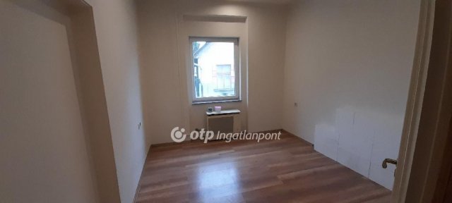 Eladó téglalakás, Kiskunhalason 36.9 M Ft, 2 szobás