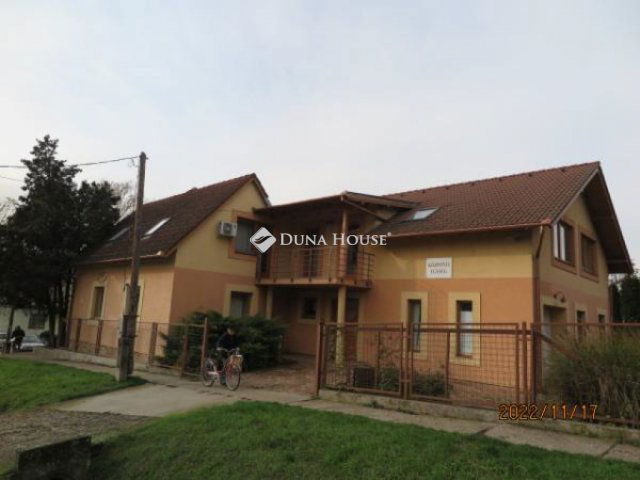 Eladó üzlethelyiség, Iregszemcsén 81.593 M Ft, 1 szobás