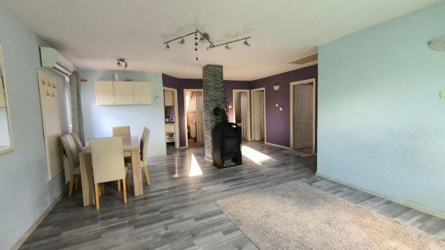 Eladó téglalakás, Keszthelyen 49.999 M Ft, 4 szobás