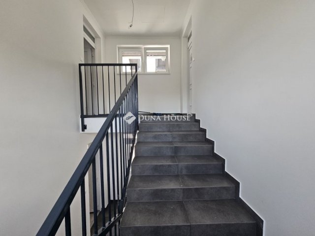 Eladó téglalakás, Mendén 79.9 M Ft, 4 szobás