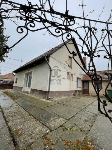 Eladó családi ház, Abonyban 32.9 M Ft, 2 szobás