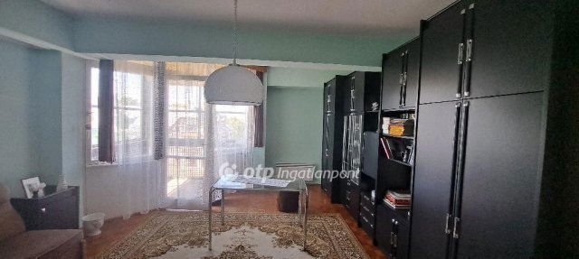 Eladó téglalakás, Mezőhegyesen 16.5 M Ft, 3 szobás