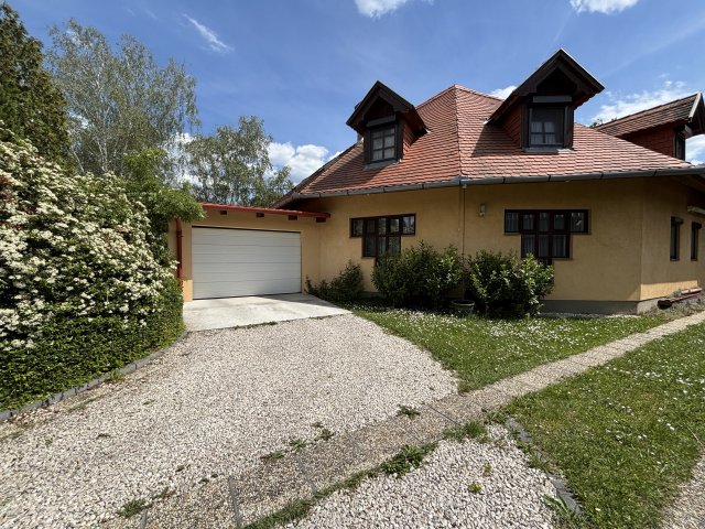 Eladó családi ház, Balatonmáriafürdőn 129.9 M Ft, 5 szobás