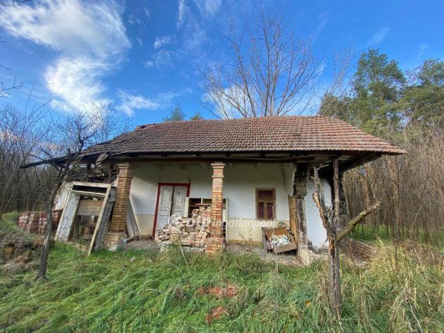 Eladó családi ház, Jászberényben 3.99 M Ft, 2 szobás