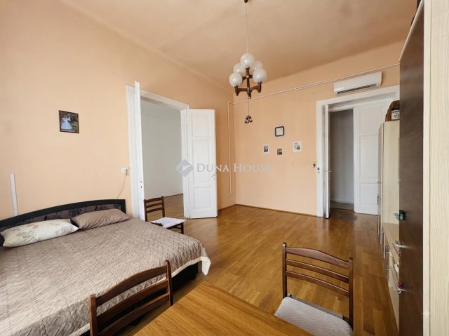 Eladó téglalakás, Budapesten, VI. kerületben 120 M Ft, 4 szobás