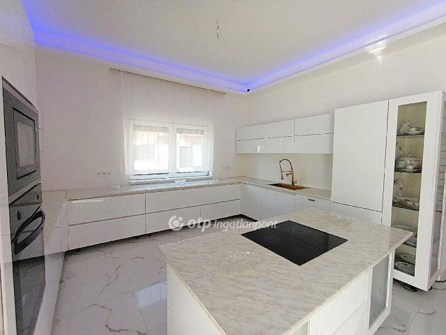 Eladó családi ház, Ercsiben 84.9 M Ft, 3 szobás