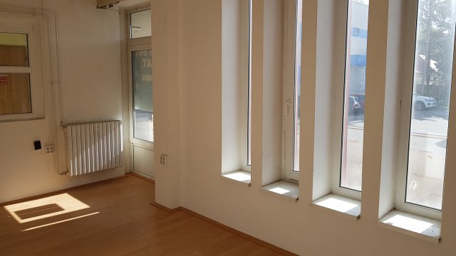 Kiadó iroda, Pécsett 110 E Ft / hó, 3 szobás