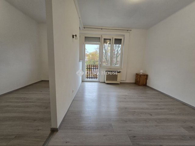 Kiadó téglalakás, albérlet, Pécsett 130 E Ft / hó, 2 szobás