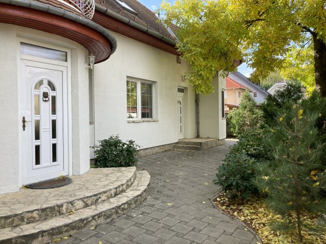 Eladó családi ház, Sződligeten 199 M Ft, 7 szobás