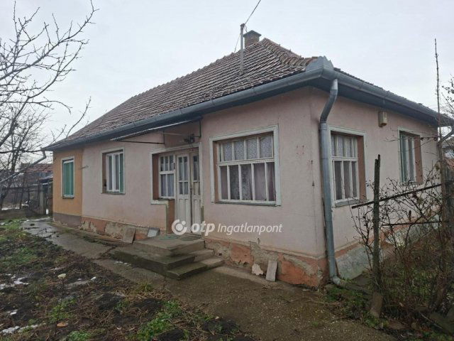 Eladó családi ház, Hajdúböszörményen 27.5 M Ft, 2 szobás
