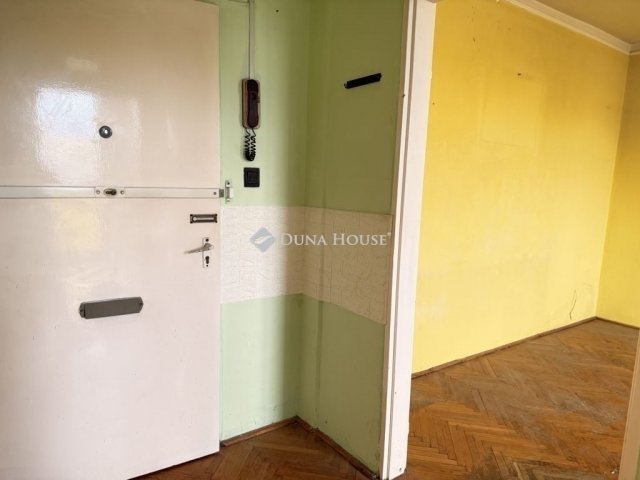 Eladó panellakás, Pécsett 31.9 M Ft, 2 szobás