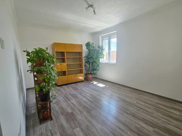 Eladó családi ház, Cegléden 105 M Ft, 4 szobás