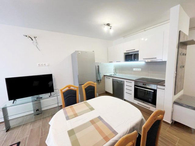 Kiadó téglalakás, albérlet, Pécsett 240 E Ft / hó, 3 szobás