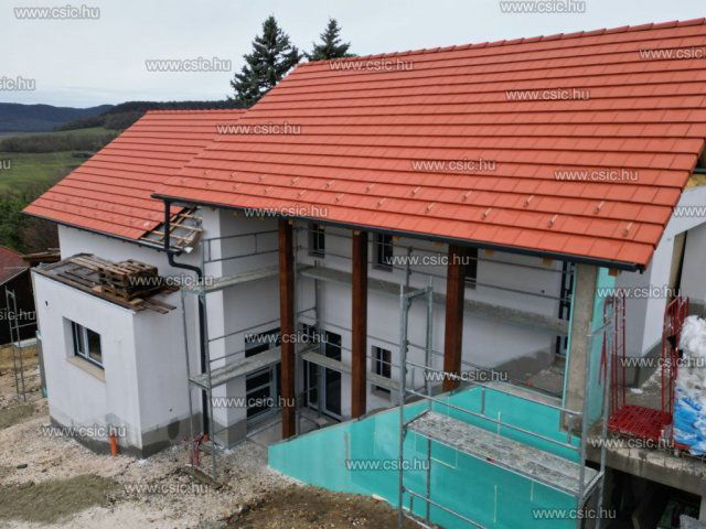 Eladó családi ház, Ürömön 239.9 M Ft, 4 szobás