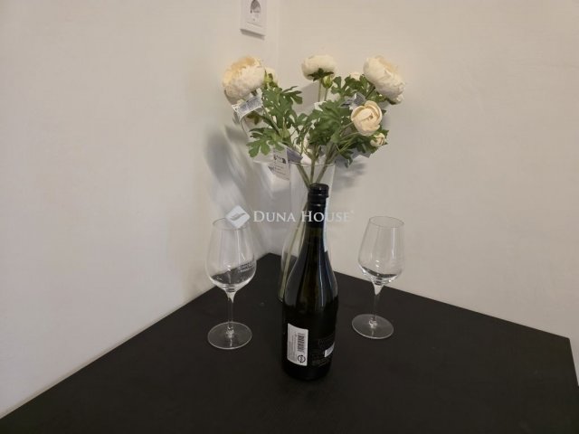 Eladó téglalakás, Budapesten, II. kerületben 44 M Ft, 1 szobás