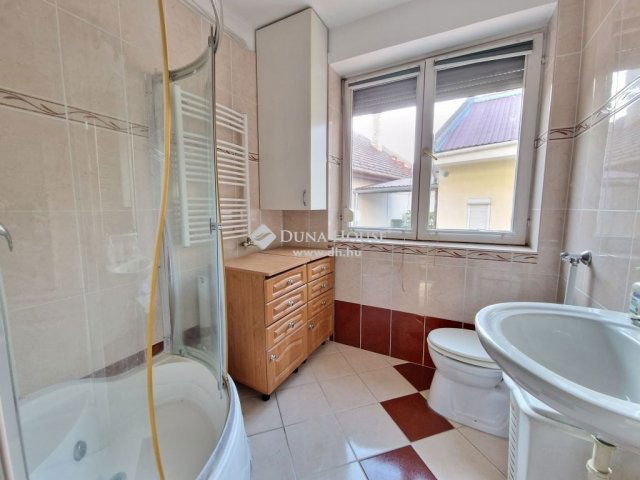 Eladó családi ház, Kecskeméten 125 M Ft, 10 szobás