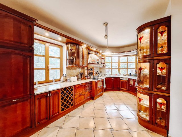 Eladó családi ház, Solymáron 269 M Ft, 7 szobás