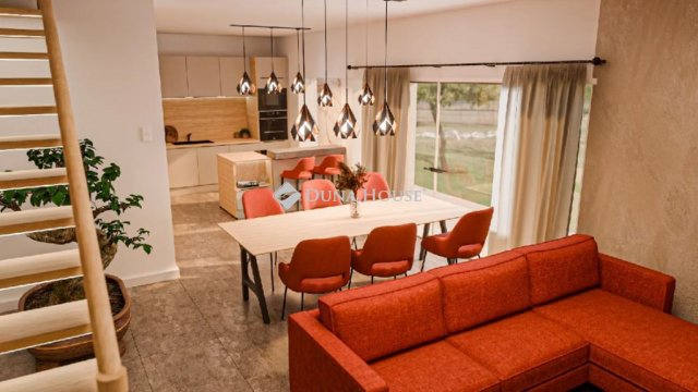 Eladó családi ház, Pécsett 166 M Ft, 5 szobás