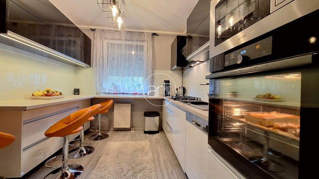 Eladó téglalakás, Hódmezővásárhelyen 65 M Ft, 2+2 szobás