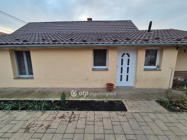 Eladó családi ház, Szentesen 31.9 M Ft, 2 szobás