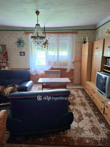 Eladó családi ház, Szabadszálláson 9.6 M Ft, 2 szobás