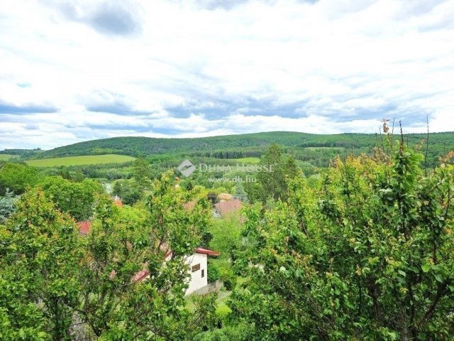 Eladó nyaraló, Orfűn 49.99 M Ft, 3 szobás / költözzbe.hu