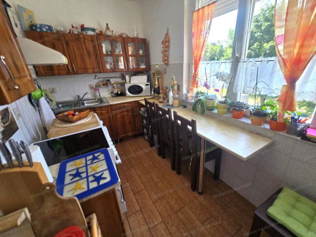 Eladó panellakás, Oroszlányban, Táncsics udvarban 35.9 M Ft